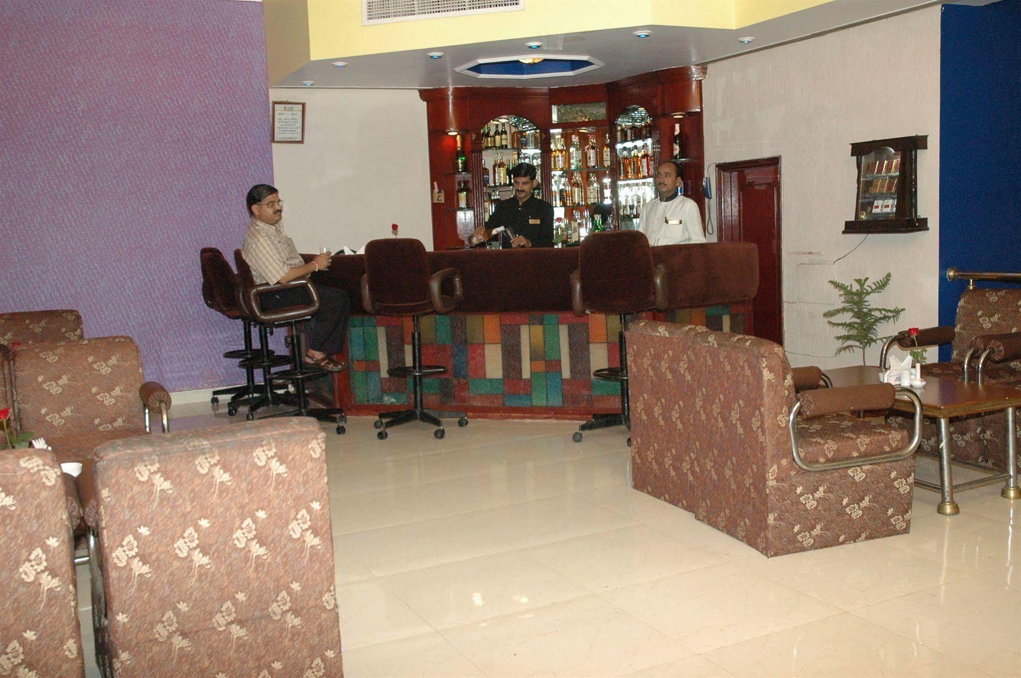 Oyo 18814 Hotel Maya International Jaipur Exteriör bild