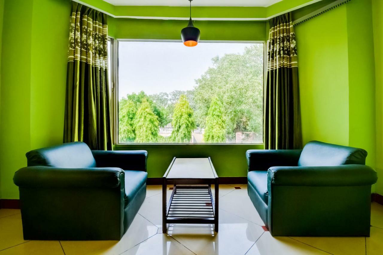 Oyo 18814 Hotel Maya International Jaipur Exteriör bild
